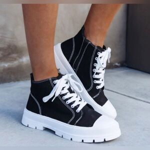 Vici super star platform high top sneakers, black New W/box Retailed $45 8.5 & 9